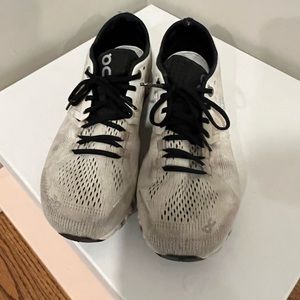 On Running women’s sneakers size 7